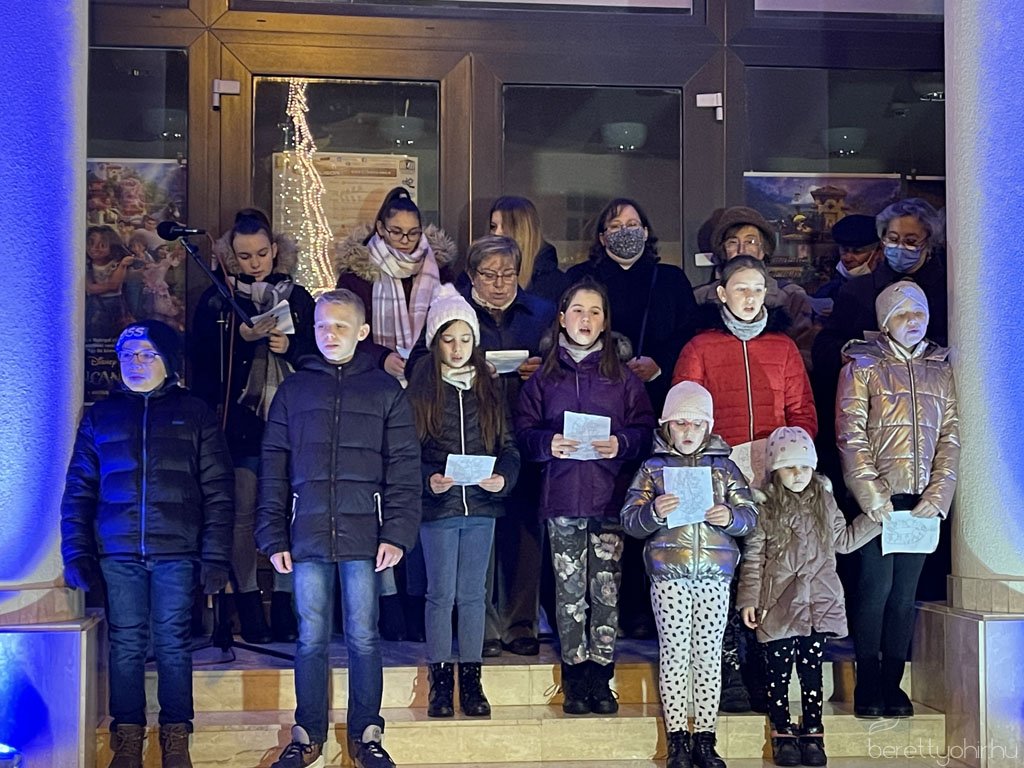 Betlehemi szárnyas oltárt nyitottunk 31